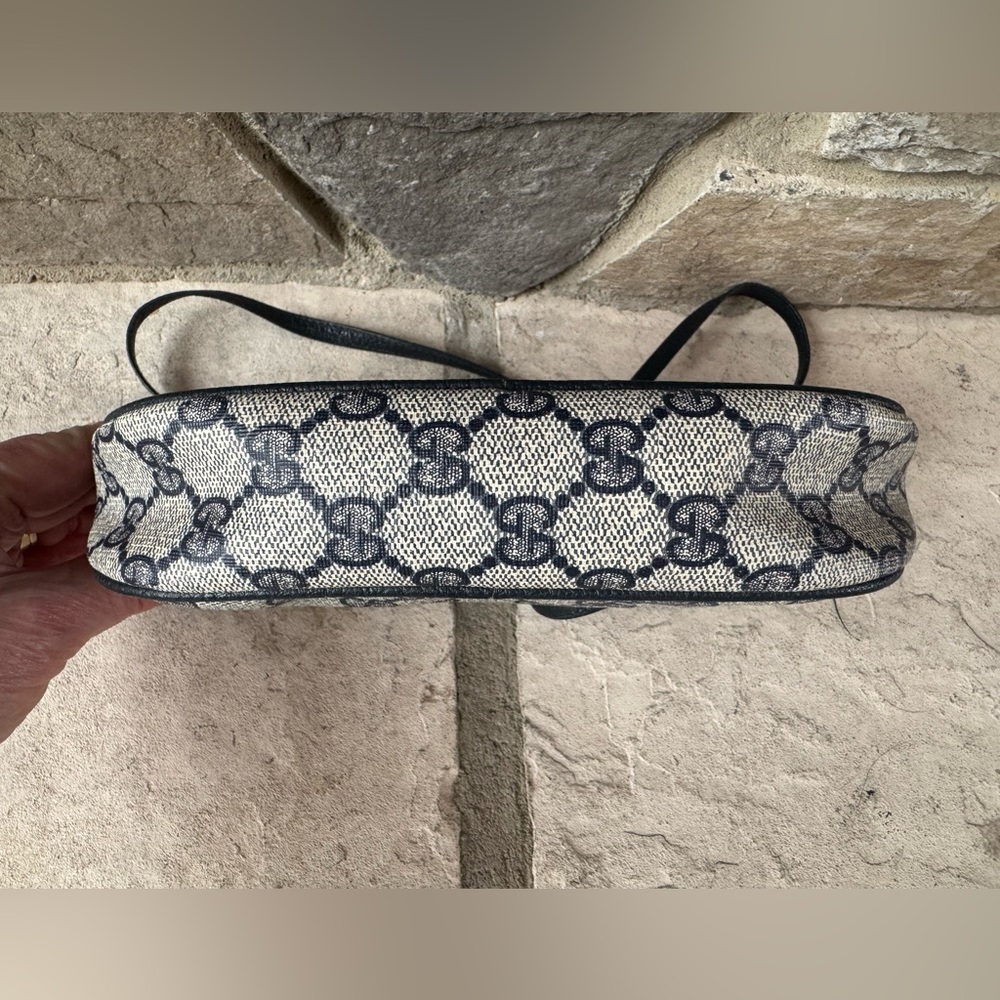 Gucci Vintage Oval Crossbody in Navy - Picture 4 of 16